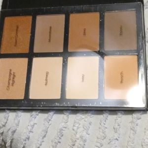 This is a concealer set